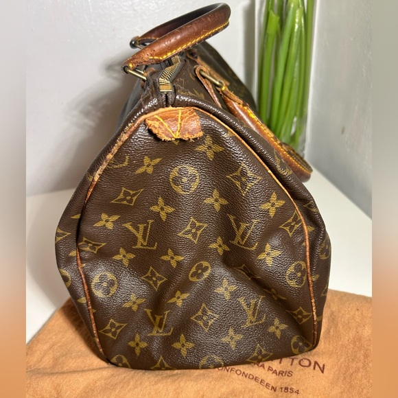 Authentic Louis Vuitton Monogram 30 Speedy Handbag - Picture 3 of 13